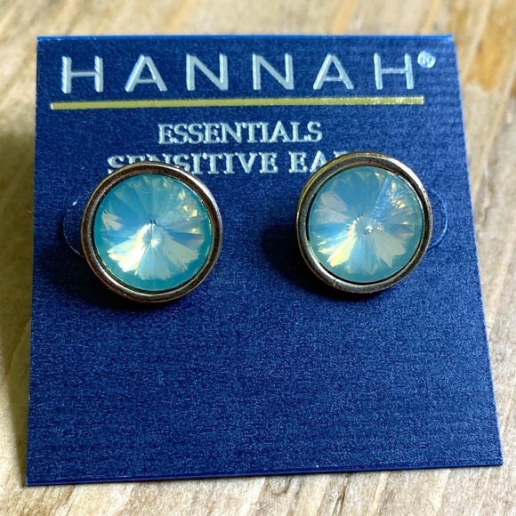 Hannah Sensitive‎ Ears Post Earrings Green Jewel NWT Gold - Picture 1 of 6